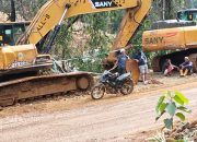 Lahan Sawit Rusak Akibat Aktivitas Tambang, Para Petani Desa Mohoni Segel Alat Berat PT Enersteel