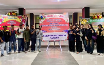 Warga Tanjung Sari Beri Ucapan Karangan Bunga Kapolres Baru Banggai