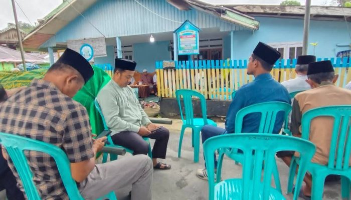 Ucapkan Belasungkawa, Pimpinan dan Anggota DPRD Bangkep Melayat ke Rumah Duka Ibu Wakil Ketua I Rusdin Sinaling