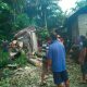 Hujan Angin Kencang, Pohon Tumbang Timpa Rumah Warga di Desa Lee