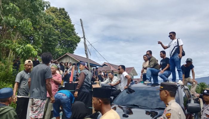 Nyaris Adu Jotos, Ketegangan Warnai Warga saat Demo PT KLS Di Morut