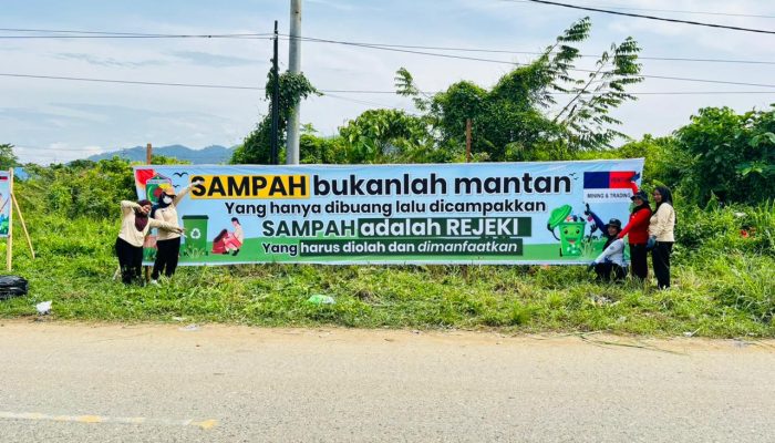 Gerakan Bersih- bersih di Desa Tompira, Kades Ajak Budayakan Lingkungan yang Sehat