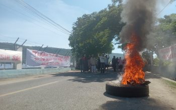 Ban Terbakar, Warga Tanjung Sari Karaton Berjaga Jelang Konstatering PN Luwuk