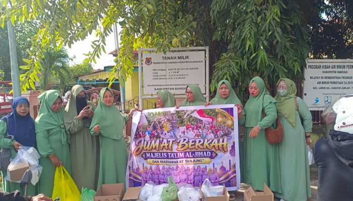 Perempuan Di Garis Depan : Ibu-ibu Tanjung Sari Berbagi Di Tengah Ancaman Eksekusi